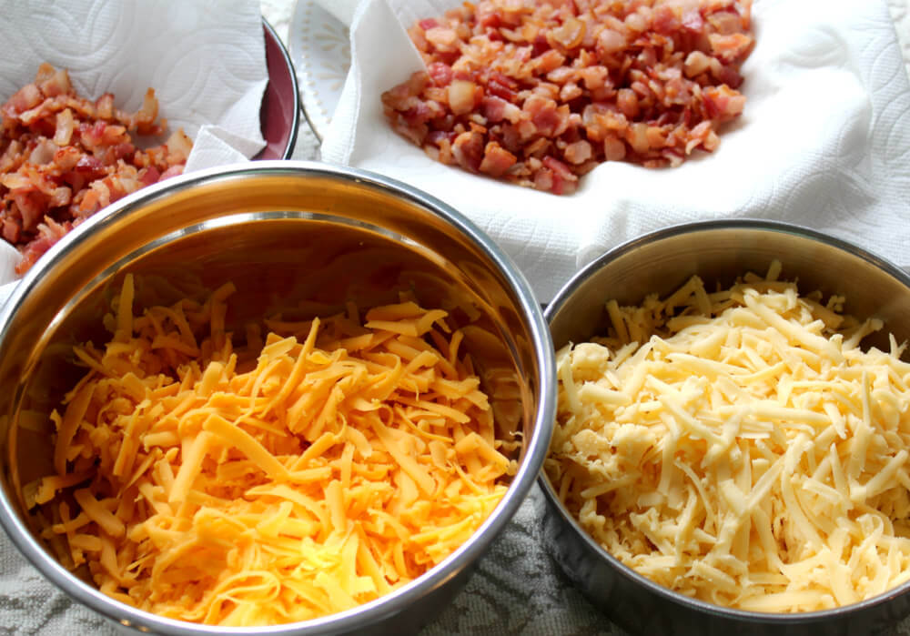 Keto Creamy Cauliflower and Smoked Gouda Soup3