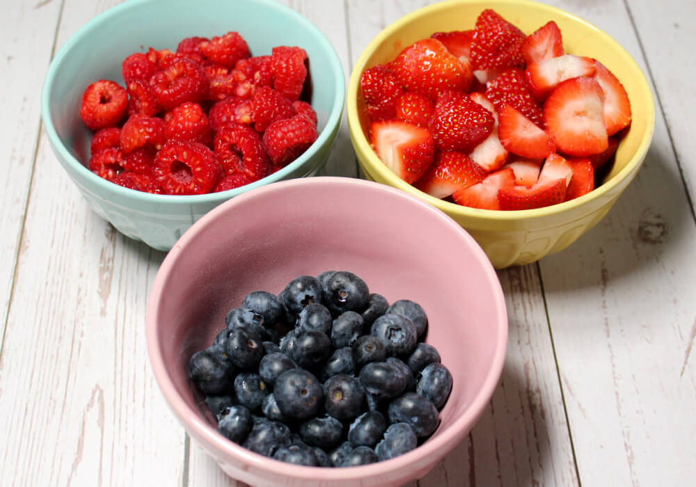 Keto Triple Berry Cheesecake Salad2