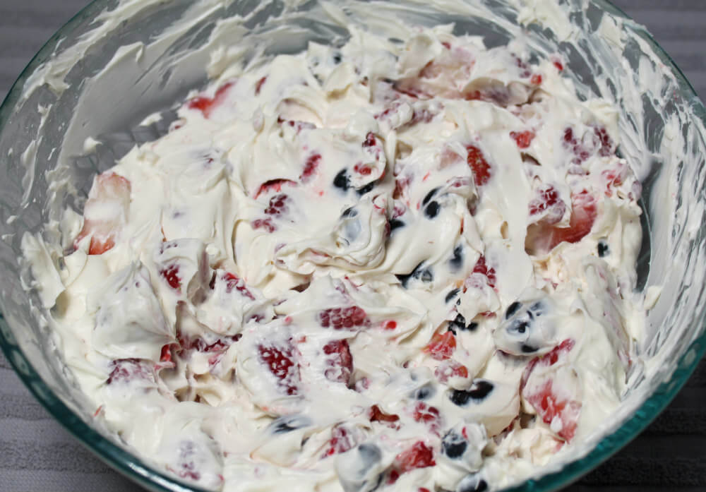 Keto Triple Berry Cheesecake Salad4