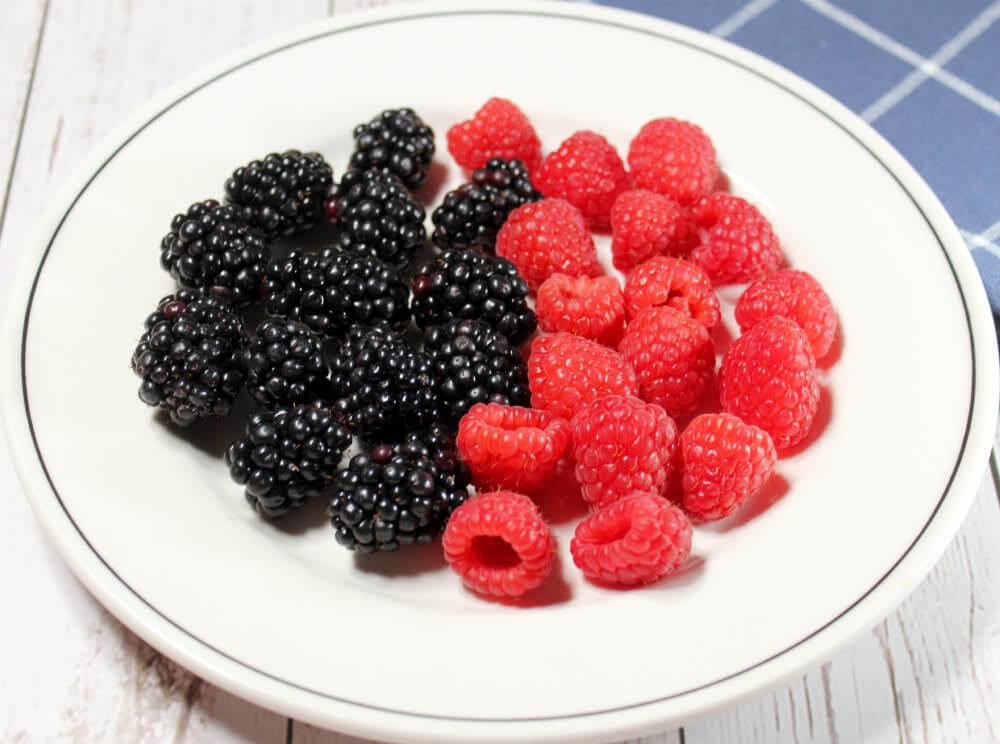 Keto Yogurt Bark and Berries4