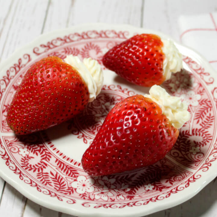 Cheesecake Stuffed Keto Strawberries1