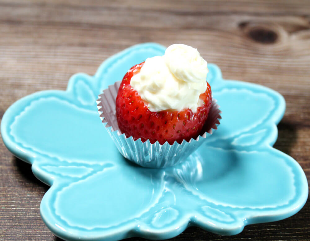 Cheesecake Stuffed Keto Strawberries6