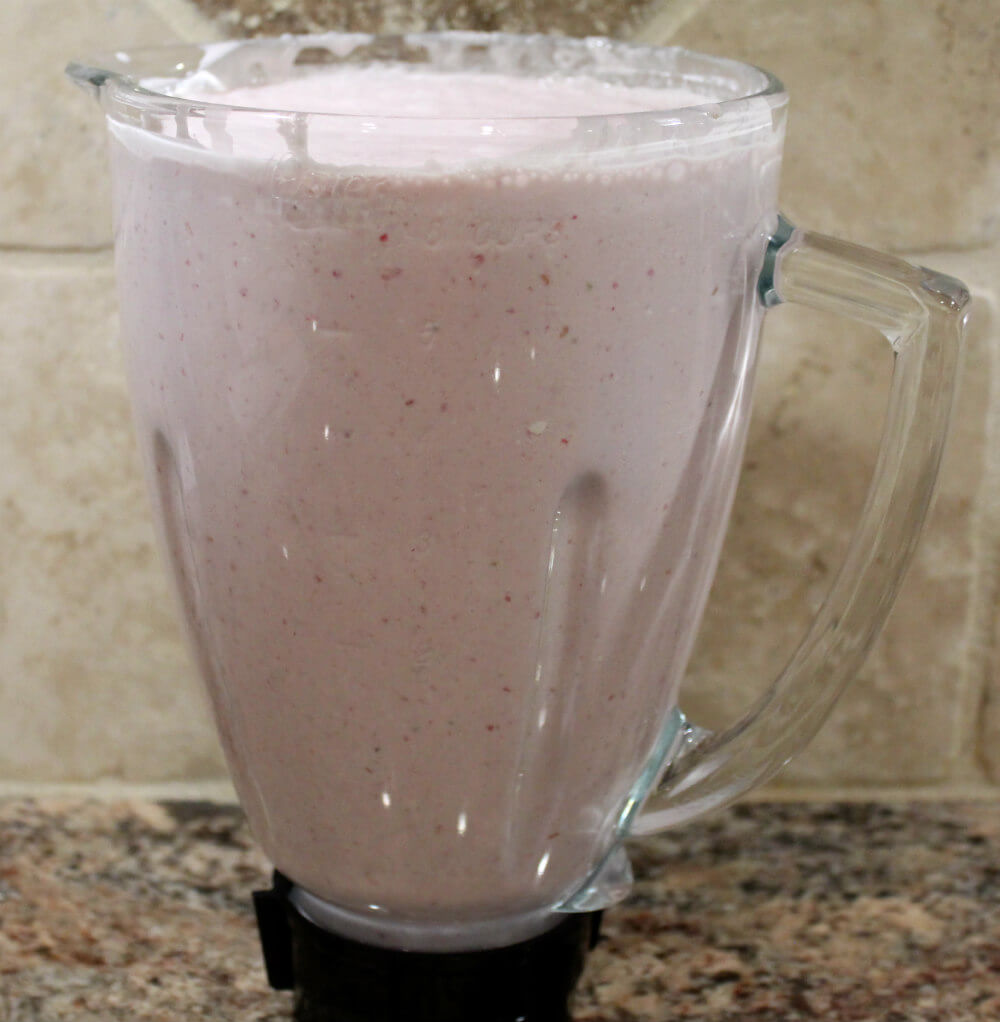Raspberry Strawberry Keto Cheesecake Smoothie4
