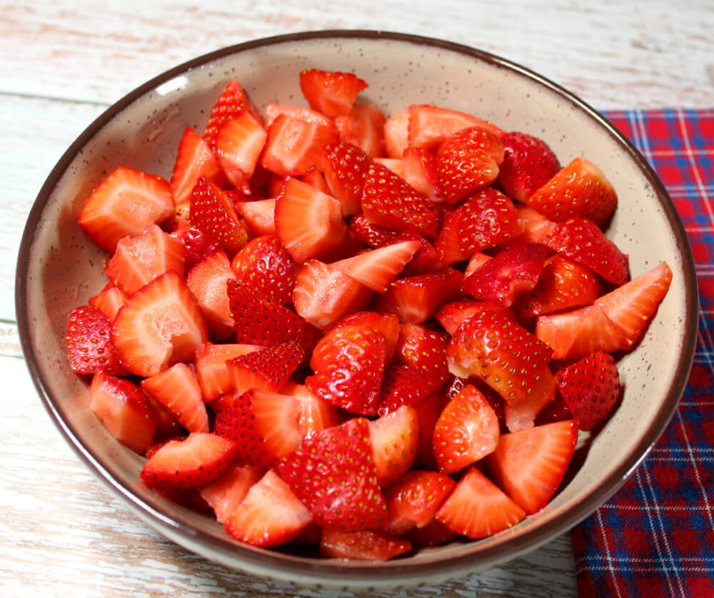 Strawberry Keto Cheesecake Salad2