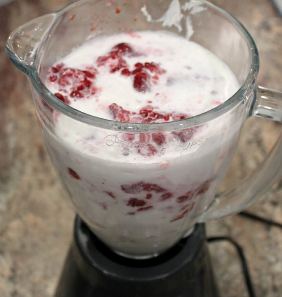 Raspberry Almond Keto Cheesecake Smoothie4