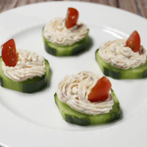 Low-Carb Cream Cheese Bacon Cucumber Rounds1