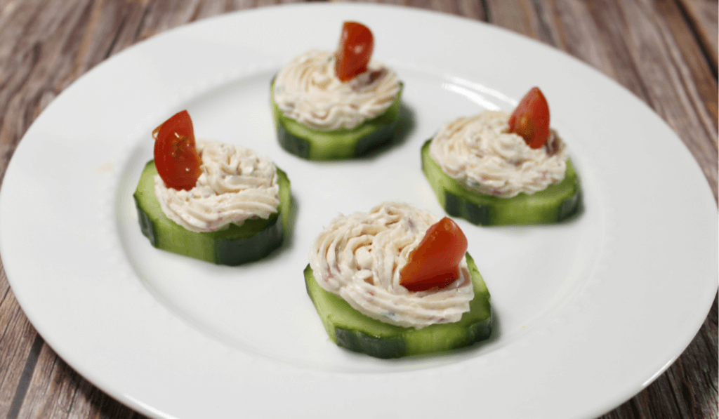 Low-Carb Cream Cheese Bacon Cucumber Rounds1