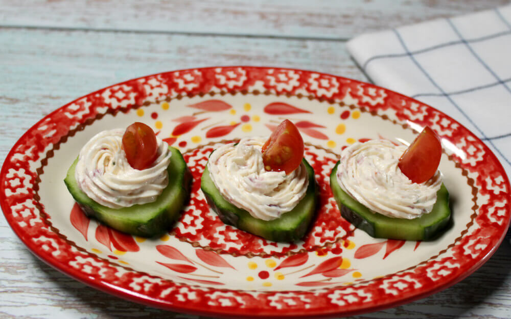 Low-Carb Cream Cheese Bacon Cucumber Rounds7