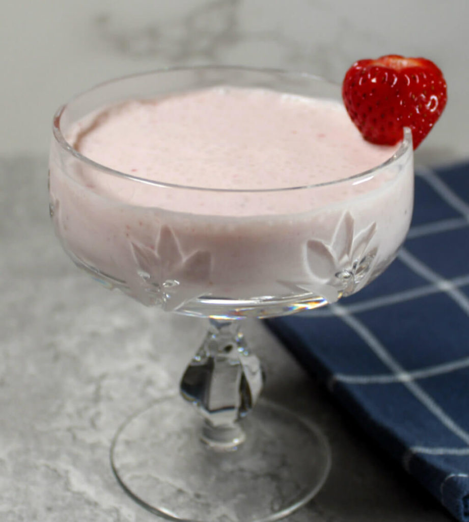 Strawberry Coconut Keto Cheesecake Smoothie1