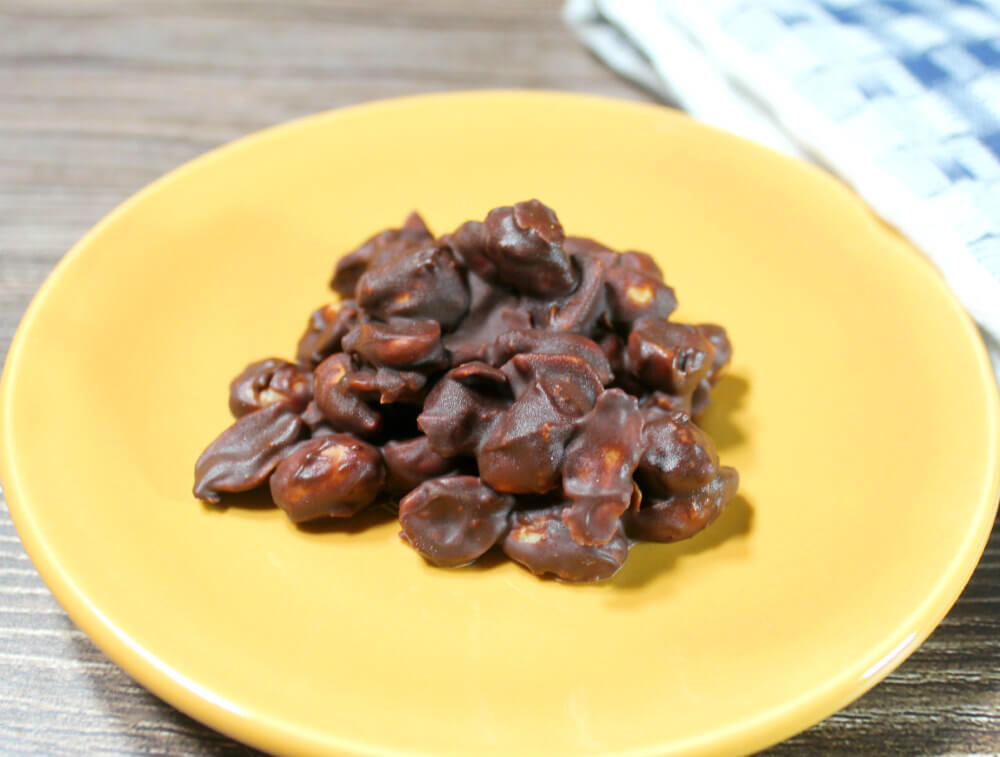 Keto Chocolate Coconut Peanut Clusters5