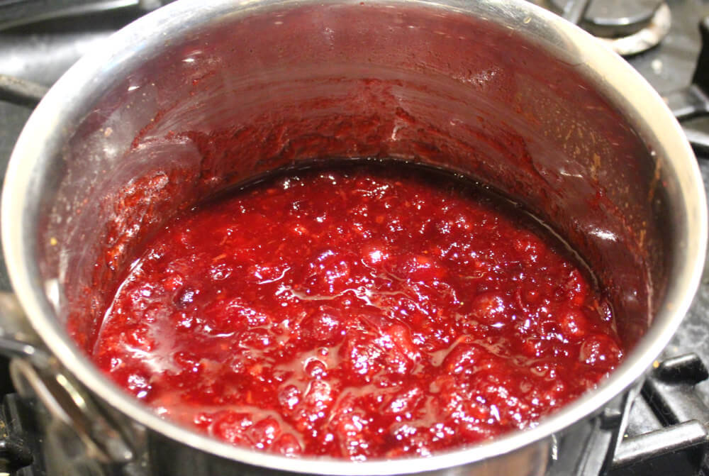 Keto Vanilla Rum Cranberry Sauce4